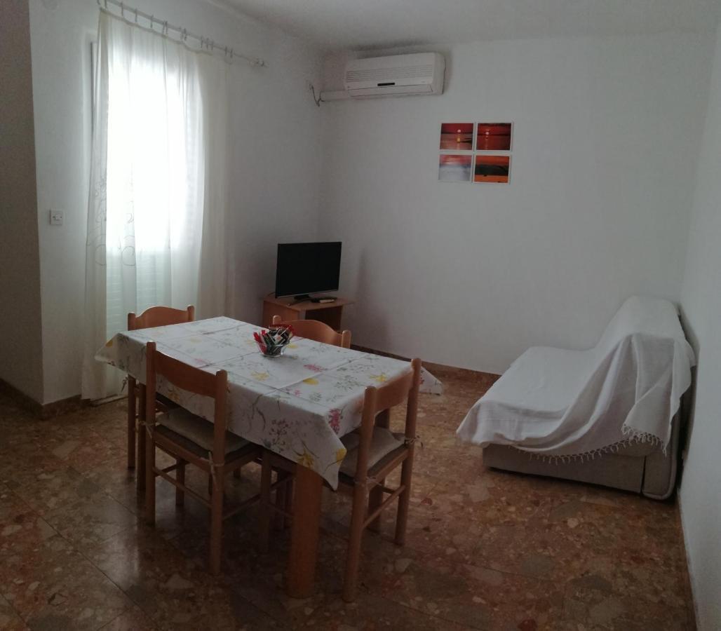 Sućuraj Apartments Vini And Ivana מראה חיצוני תמונה