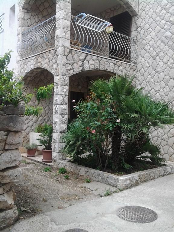 Sućuraj Apartments Vini And Ivana מראה חיצוני תמונה