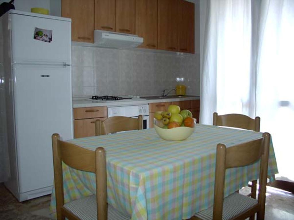 Sućuraj Apartments Vini And Ivana חדר תמונה